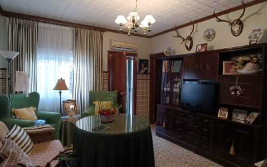 MEDIA CASA EN BUEN ESTADO