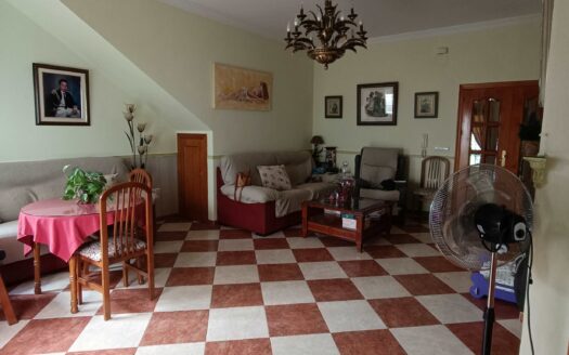 CASA GRANDE PARA ENTRAR A VIVIR CON GARAJE